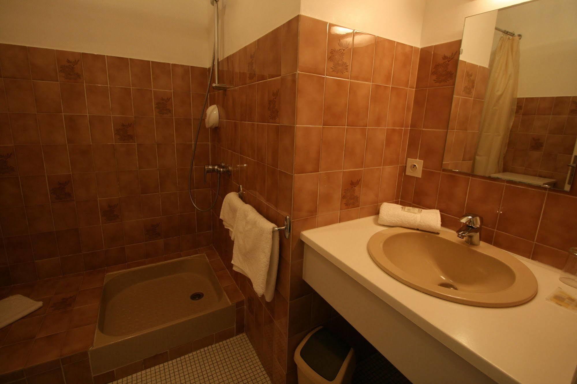 Auberge du Cabestan Hotel Restaurant Audierne Bagian luar foto