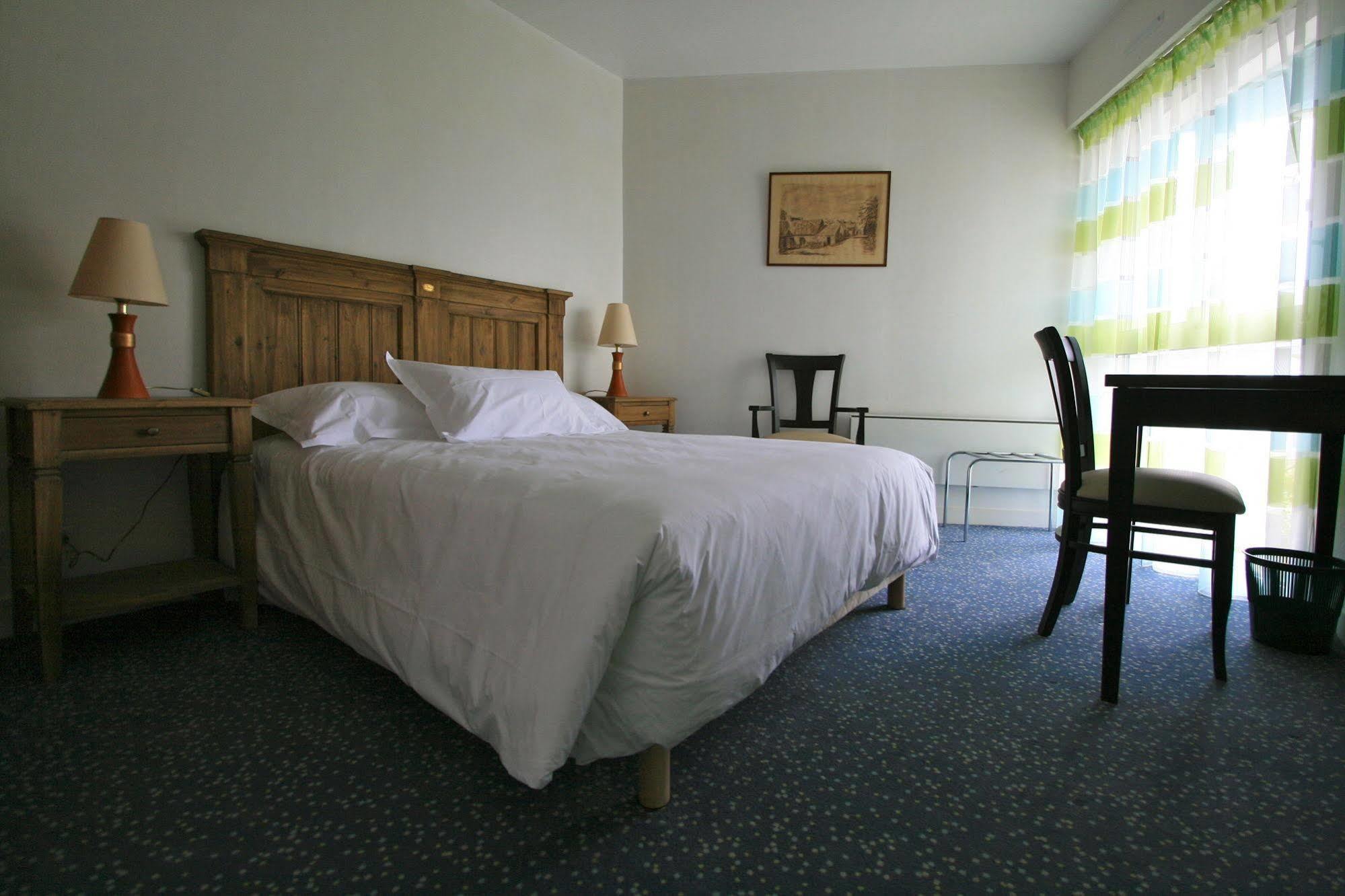 Auberge du Cabestan Hotel Restaurant Audierne Bagian luar foto