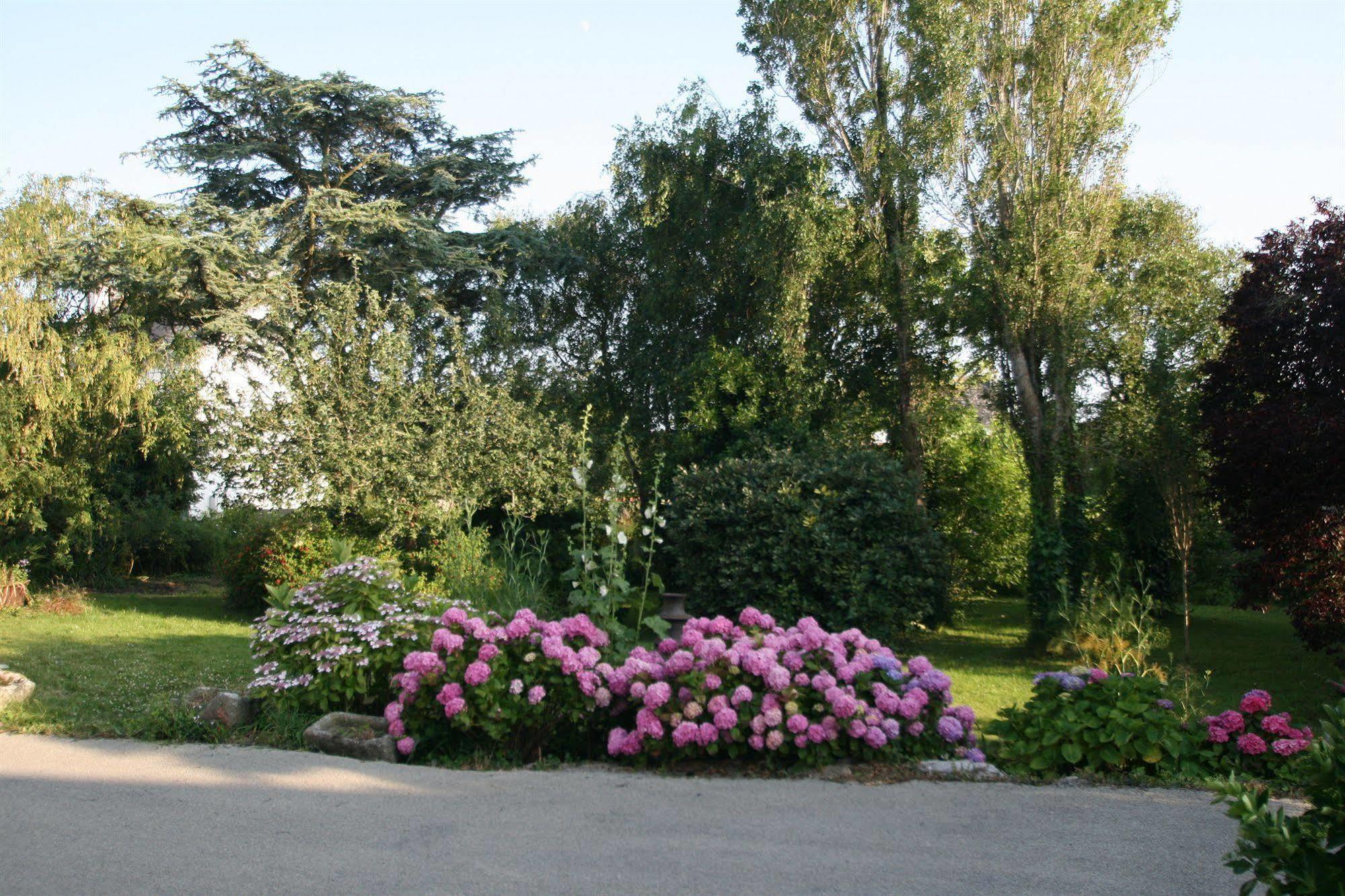 Auberge du Cabestan Hotel Restaurant Audierne Bagian luar foto